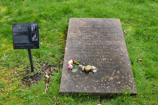 Grave Johannes Diderik Van Der Waals And Jacqueline E Van Der Waals At Amsterdam The Netherlands 4-4-2024