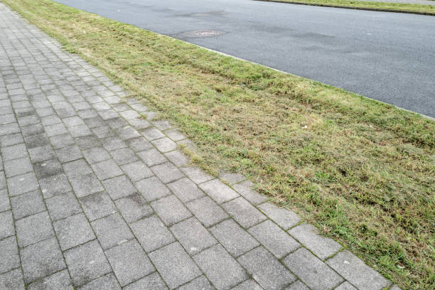 istock sidewalk, meadow, street without people 2148969334