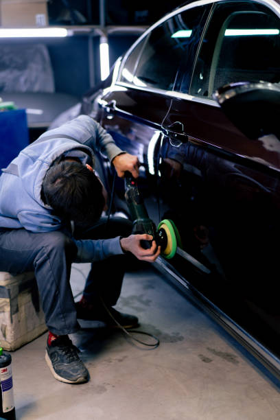 istock auto mechanic at service station doing final polishing until it shines 2148997502