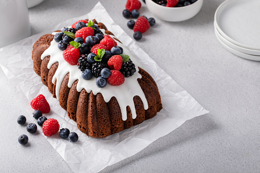 Chocolate cake with vanilla glaze and fresh berries on top, intricate design loaf cake idea