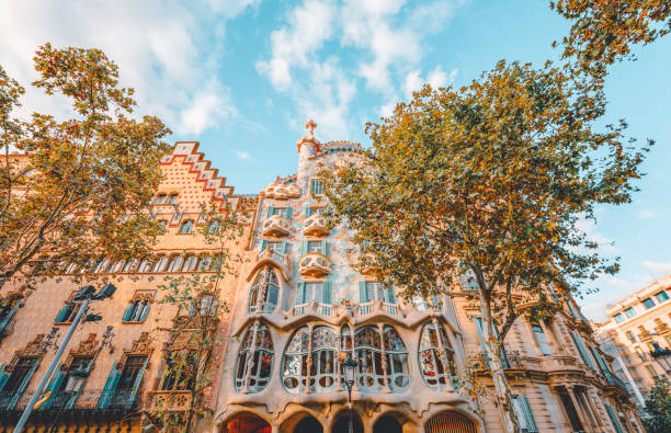 casa batlló architecte antonio gaudí à barcelone, espagne - barcelone espagne photos et images de collection