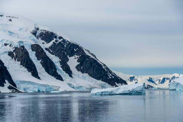istock Landscape of the Antarctic Peninsula 2149063510