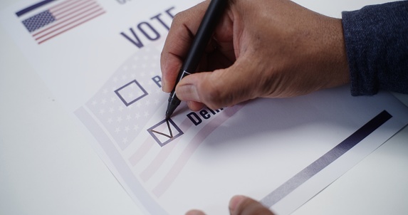 US voter marking box