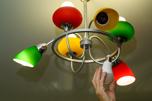 Replacing an energy-efficient LED lamp