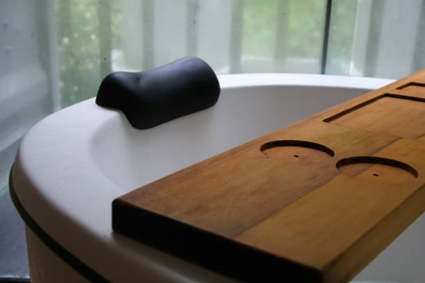 Modern Bathroom Decor with Bathtub: Tips for a Cozy and Luxurious Ambiance