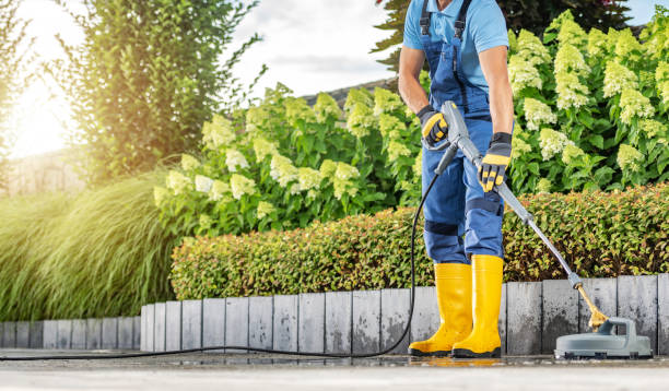 istock Residential Concrete Driveway Pressure Washing 2149124291
