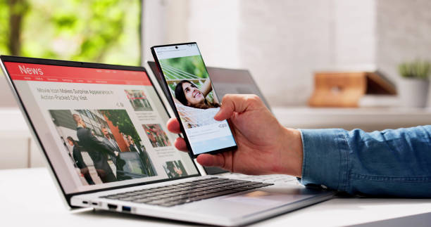 istock Online Social Mobile Phone App 2149125442