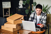 Online Shopping, Feedback And Reviews , Feedback, Rating, Opening a Shipping Box