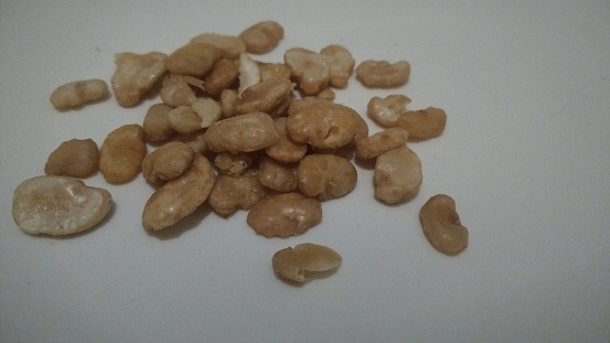 Koro beans are a type of traditional snack that is quite easy to find in Indonesia. Apart from its delicious taste, these nuts also contain a variety of important nutrients, such as iron, phosphorus and protein