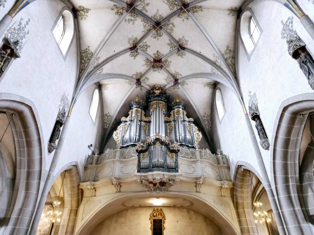 The richly decorated Gothic “Doorway of Kings” is the entrance to one of the most significant late-Gothic church buildings in Switzerland (built in 1478), with its plain elegant interior. The baroque Bossard organ and the original choir stalls are particularly worth seeing. The image shows the main nave ceiling with the beautiful pipe organ.