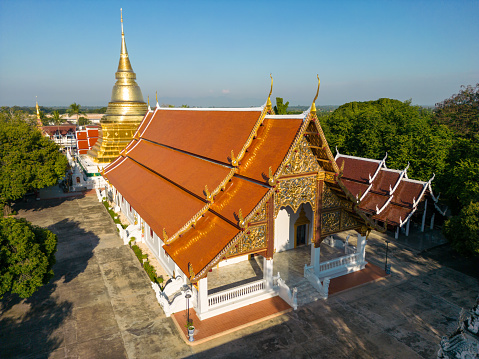 Wat Phra Kaeo Don Tao is a Thai theravada Buddhist temple located in Lampang, Thailand.