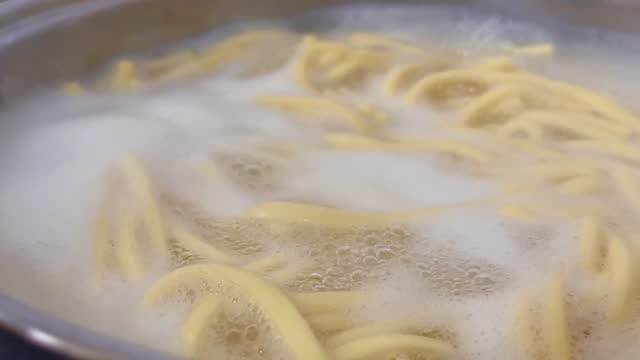 Macaroni in hot water in the pan