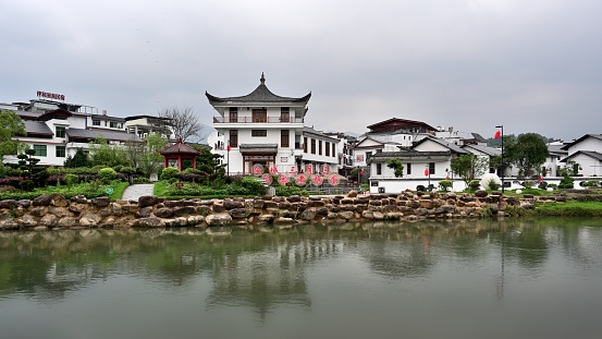 Rucheng County, Hunan Province, Reshui town. Hot water hot spring in Reshui Town is a hot water hot water type, which is the natural hot spring with the highest water temperature, This is an ancient town,It is a national scenic tourism town, a national beautiful livable town, and a national scenic spot.