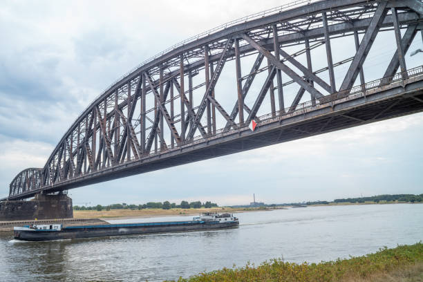 Details, truss bridge over the river
