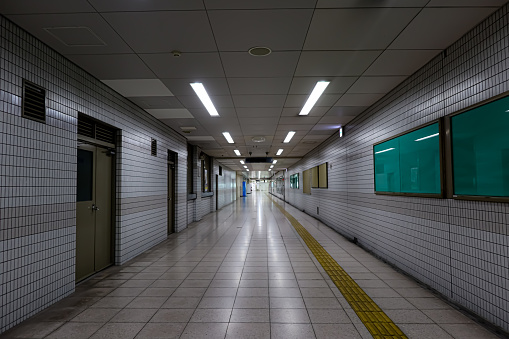 Dark (bit light) Underground subway station hallway .