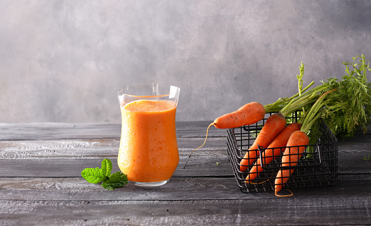 organic fresh carrots for juice and healthy eating