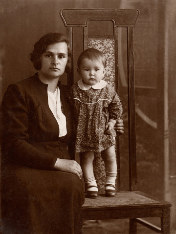 Photos from the Second World War. Mom with a little daughter. USSR, 1941.
