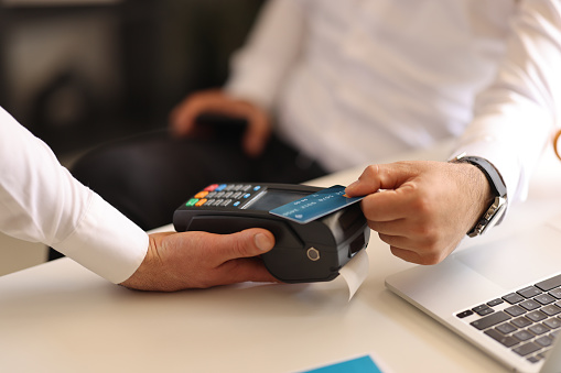 Contactless payments from pos device via credit card