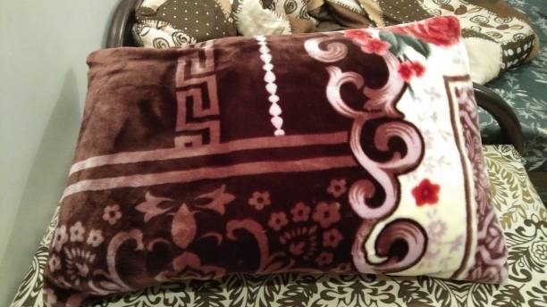 istock The colorful pillow view on the bed 2149540511
