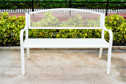 The white cast iron chaise lounge has a decorative element and is extremely durable, ideal for outdoor or garden use.