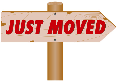 Guidepost-shaped signboard to notify you of moving