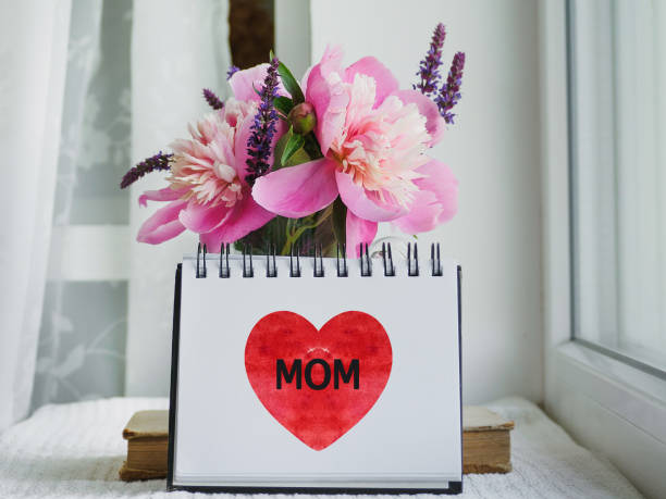 istock Notepad with the word MOM. Greeting card 2149690038