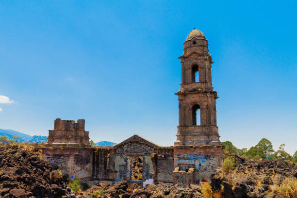 church ruins in michoacán méxico - uruapan photos et images de collection