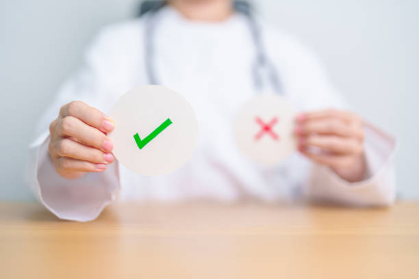 istock Doctor show Right symbol paper. True and false, accept and rejected, evaluation, Diagnosis, Vote, Poll, Yes or No, Health, Medical and Survey concepts 2149771405