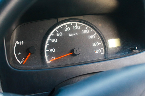 Minimalist speedometer on a car