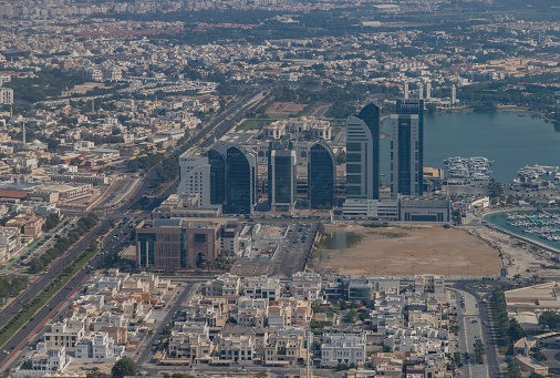 A picture of the business hub in the W35 city district and the surrounding buildings of the Abu Dhabi cityscape.