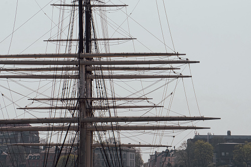 a picture of a ship's mast
