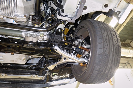 [Automotive maintenance] Front suspension of a lifted car.