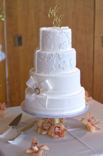 istock Beautiful decorated wedding cake at a wedding reception 2149990741