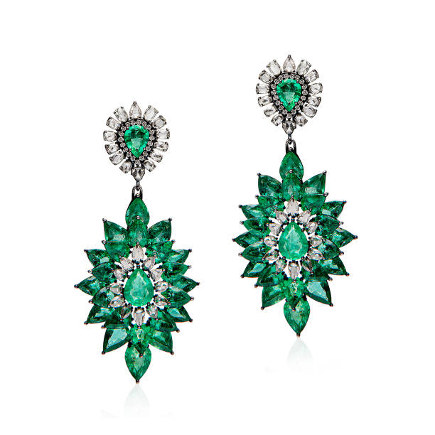 istock earrings with emeralds and diamonds 2150090945
