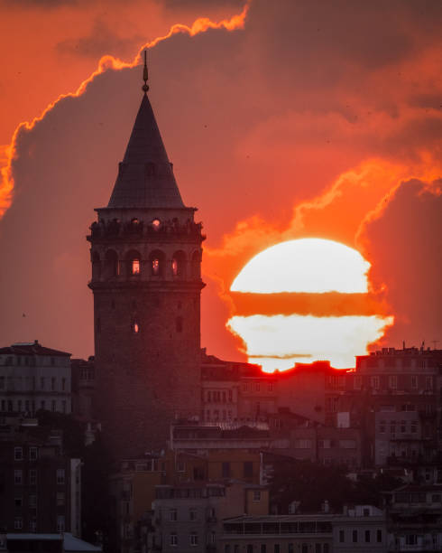 A beautiful photo of the sun and the tower on sunset