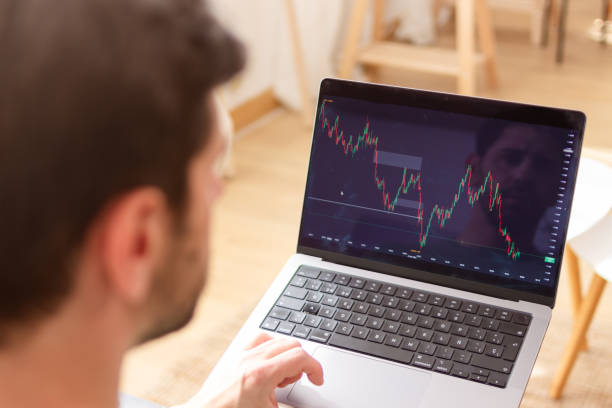 istock Analyzing stock market trends on laptop 2150101886