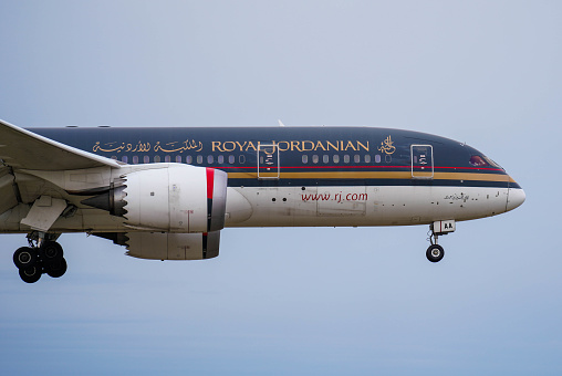 Chicago, IL, USA. Royal Jordanian Airlines Boeing 787 Dreamliner prepares for landing at Chicago O'Hare International Airport.