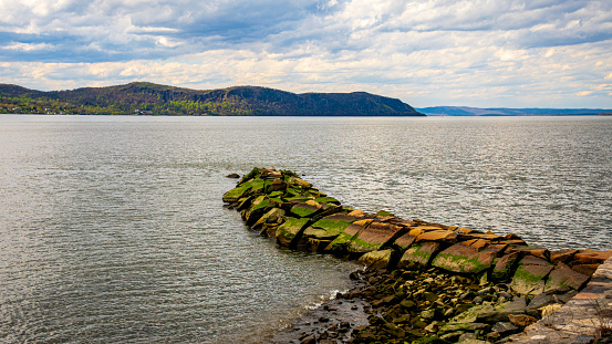 On the banks of the Hudson River n.y