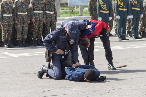 The National Guard of Kazakhstan staged a performance with the “detention” of a criminal. Holiday May 7th.