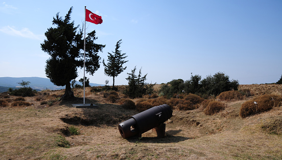 The incredible wars that took place in 1915 in Canakkale, Turkey, took place in these lands. This region is known as the Gallipoli Peninsula National Park.