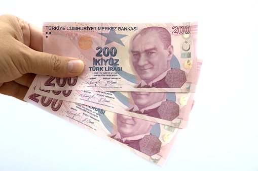 Turkish man holds 600 Turkish Liras