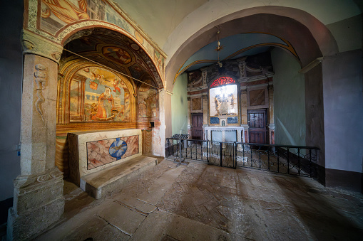 Labro, Lazio, Italy: Included inside the church of Santa Maria Maggiore, from which the Rosary Chapel is located on the upper floor, it is accessed via a staircase located on the right side of the nave.