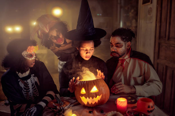 making enchanted jack o' lantern on halloween! - halloween fete photos et images de collection
