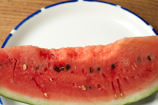 I eat a watermelon.
