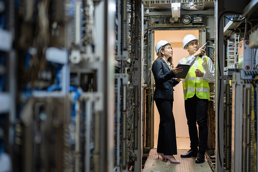 At the heart of the energy industry, power plants are meticulously managed by male engineers, with female engineers contributing to the development of cutting-edge energy solutions.