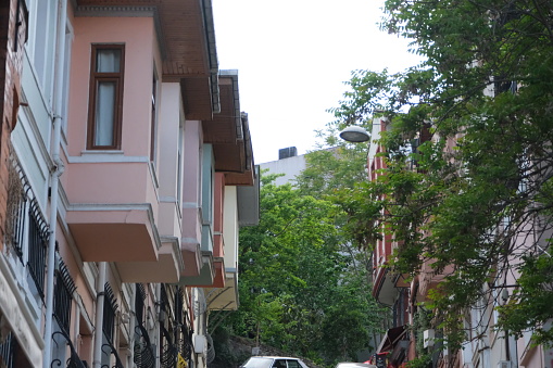 Balat; It is one of the historically important districts of Istanbul. It has a rich mosaic with its colorful houses, staircase, antique shops, mosques, churches and beautiful cafes. Balat has become one of the important tourism destinations.