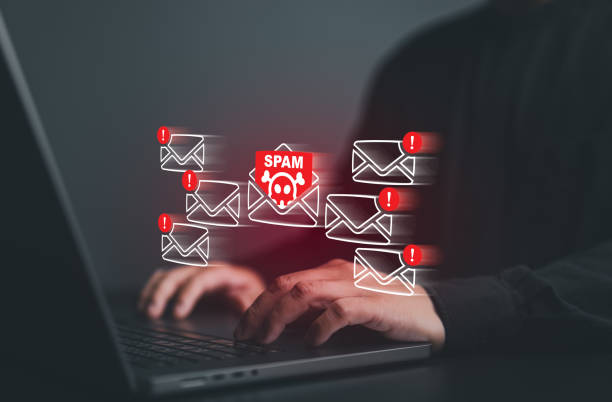 Cyber security awareness, spam mail pop-up warning, suspect emails alert. E-mail inbox with spam virus message caution sign for notification on internet threat security. Harmful, Trash and junk mail. concienciación sobre la seguridad cibernética, advertencia emergente de correo no deseado, alerta de correos electrónicos sospechosos. bandeja de entrada de correo electrónico con mensaje de virus de spam, señal de precaución para notificación sobre