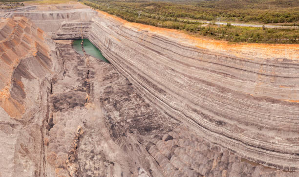 istock D HV United Mine walls short no sky pan 2150474486
