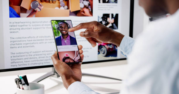 istock Online Social Mobile Phone App 2150486327