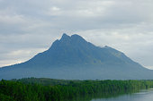 der-dunstige-berg-santubong.jpg?b=1&s=170x170&k=20&c=ztHpF7iYIZyainZbdhdlTEjaDPLnlilcgkBxyCtmv40=